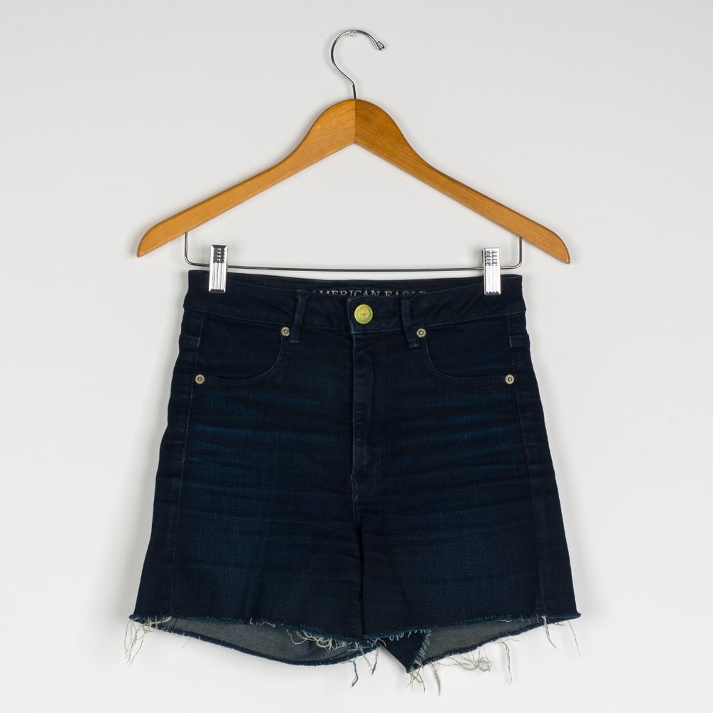 Women's American Eagle Midi 5" Raw Hem Low Rise Dark Wash Denim Shorts size 4